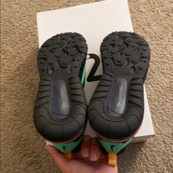 BNIB New Nike Air Max 270 React Size 9.5 - Picture 4 of 6